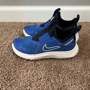 BOYS SIZE 13 NIKE SLIP ON SNEAKERS